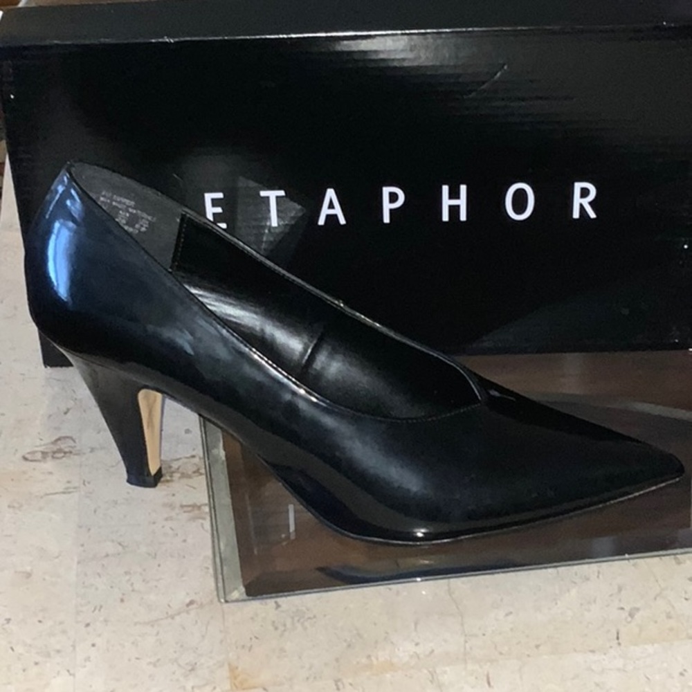 black pumps